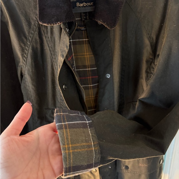 Barbour Women’s Classic Beadnell Jacket - Picture 3 of 8